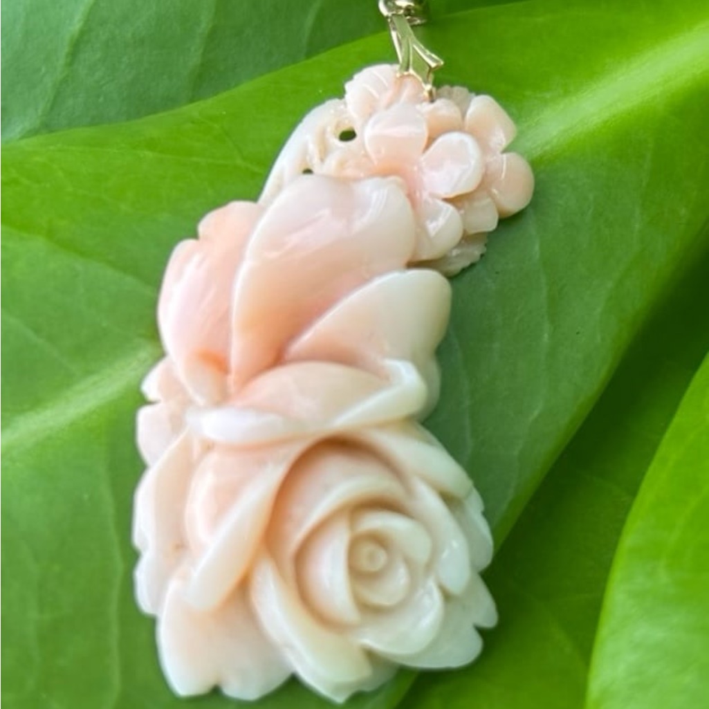 Vintage 14k Yellow Gold Hand-Carved Angel Skin Coral Rose Flower Floral Pendant